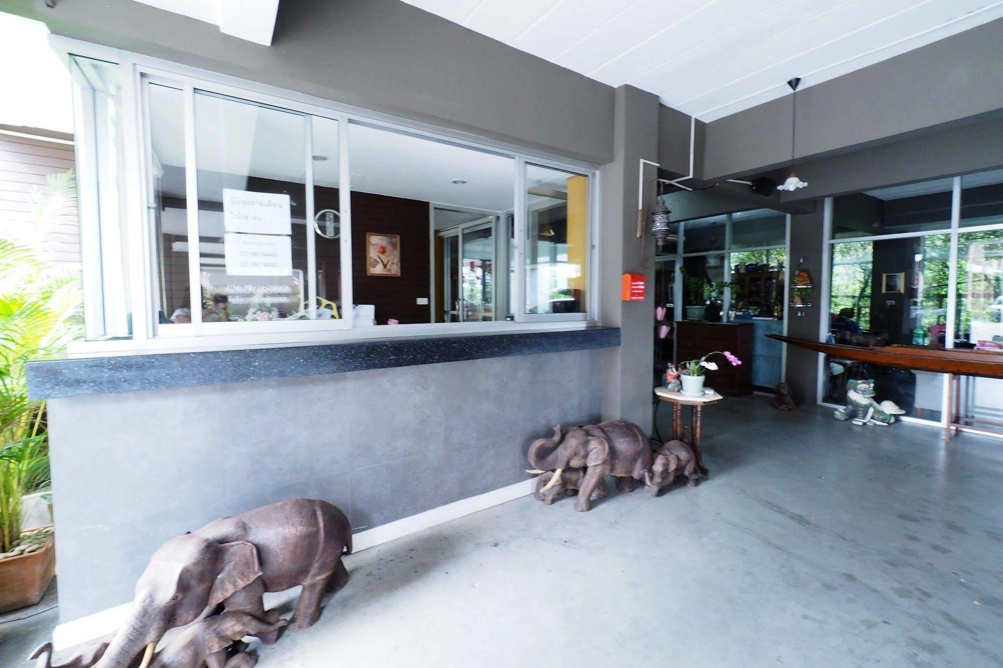 Namnon Place Nonthaburi Ngoại thất bức ảnh